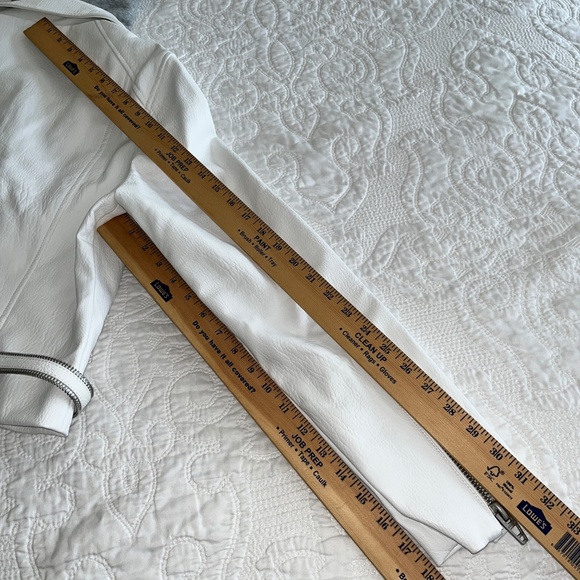 NWT Blank NYC White Vegan Leather Moto Jacket Gray Zip-Out Hood Insert - Picture 6 of 8